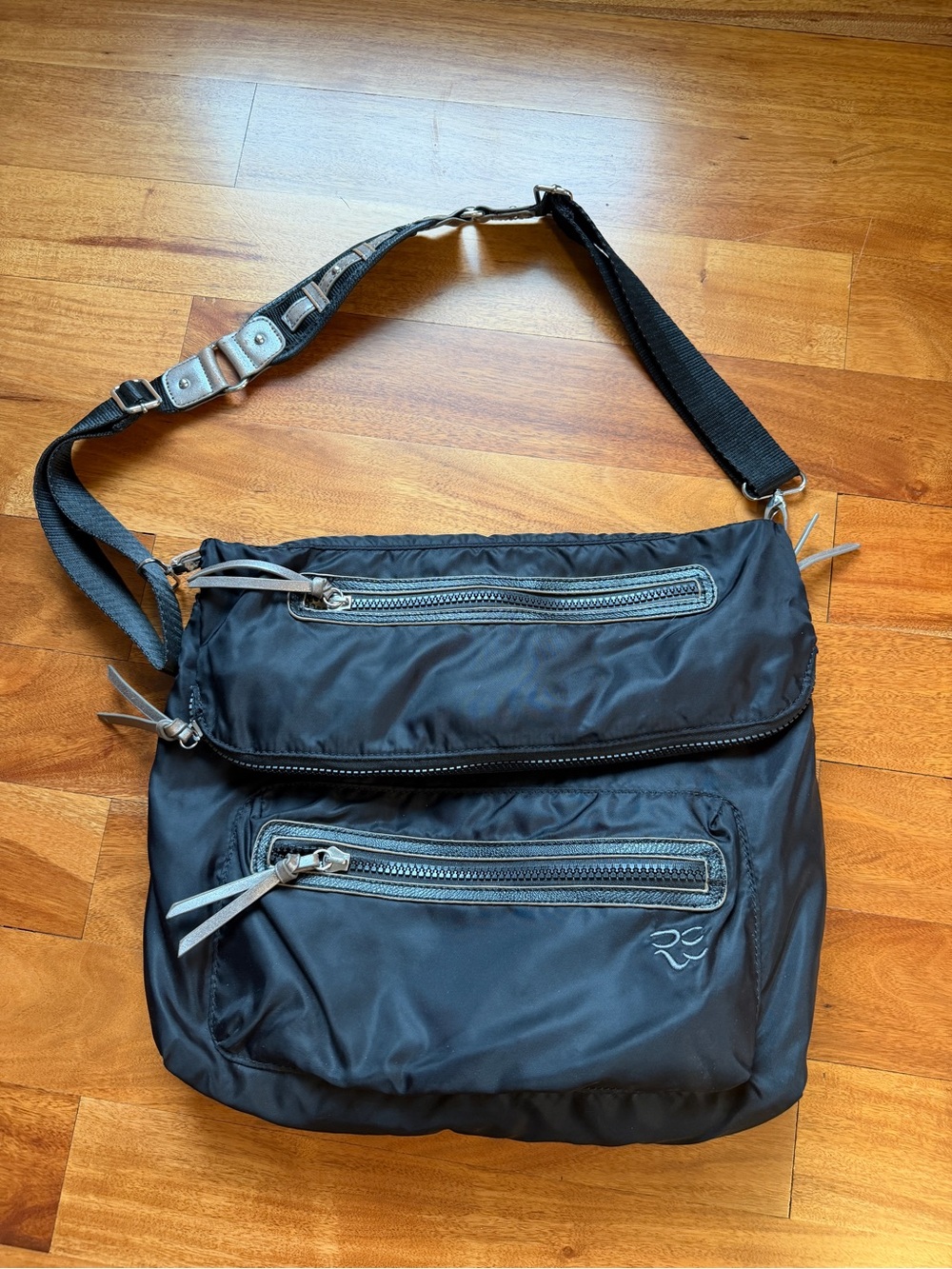 Black Crossbody Messenger Style Bag - Casual Everyday Carryall
